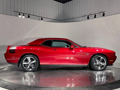 Used 2010 Dodge Challenger R/T RWD image 8