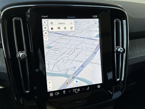 Used 2025 Volvo XC40 B5 Core image 18