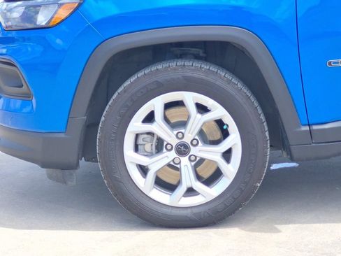 Used 2025 Jeep Compass Latitude AWD/4WD image 27