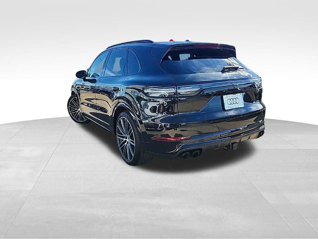 Used 2023 Porsche Cayenne Turbo AWD/4WD image 4