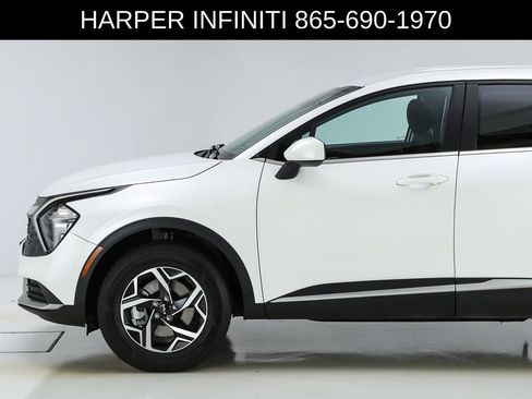 Used 2023 Kia Sportage LX AWD/4WD image 3