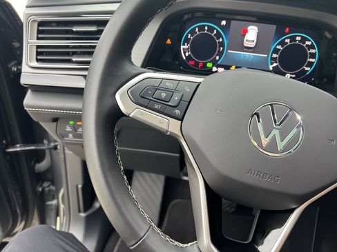 Used 2024 Volkswagen Atlas Cross Sport SE w/ Panoramic Sunroof Package image 17