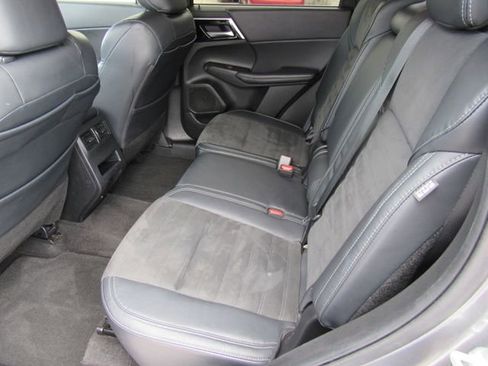 Used 2023 Mitsubishi Outlander SE FWD image 18