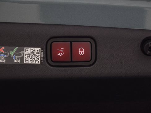 Used 2025 Mercedes-Benz E 53 AMG e 4MATIC Sedan image 31