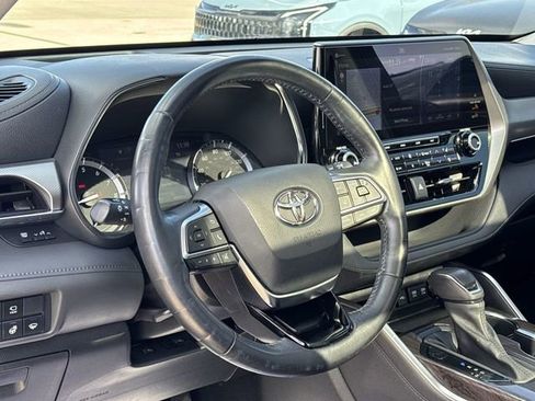 Used 2021 Toyota Highlander Platinum image 16