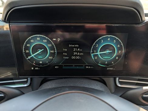 Used 2022 Hyundai Elantra Limited FWD image 21