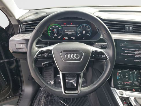 Used 2022 Audi e-tron Prestige image 22