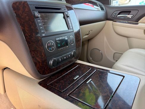 Used 2010 GMC Yukon Denali image 32