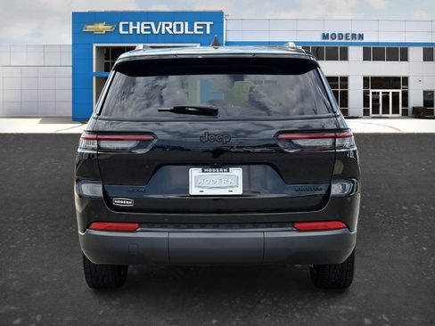Used 2023 Jeep Grand Cherokee L Limited w/ Black Appearance Package AWD/4WD image 4