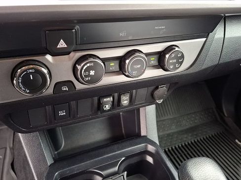 Used 2019 Toyota Tacoma SR5 AWD/4WD image 13