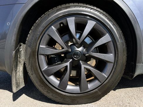 Used 2023 Tesla Model X Plaid image 22