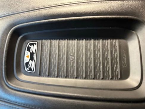 Used 2019 Cadillac Escalade Premium Luxury image 8