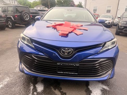 Used 2018 Toyota Camry LE FWD image 3