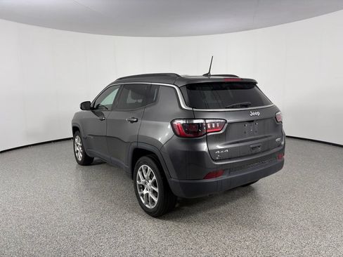 Used 2023 Jeep Compass Latitude AWD/4WD image 4