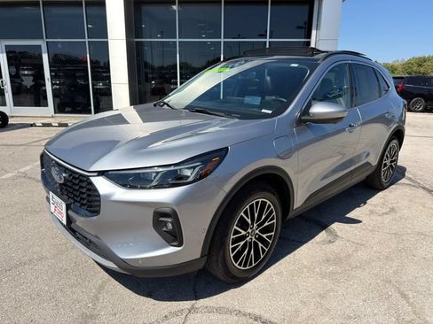 Used 2023 Ford Escape SE w/ PHEV Premium Package FWD image 3