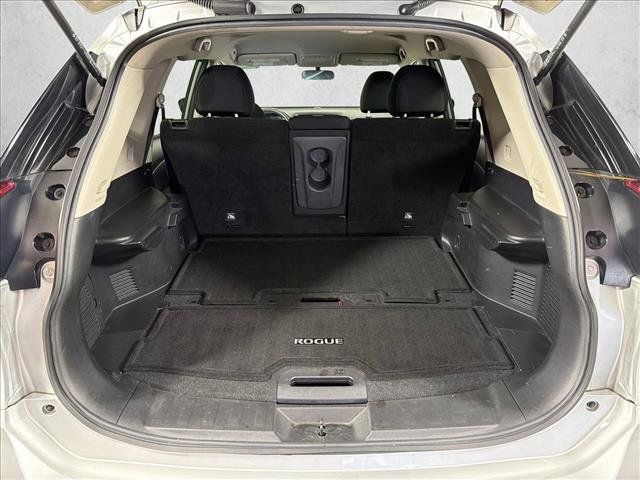 Used 2017 Nissan Rogue SV FWD image 18