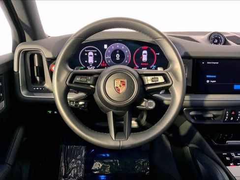 Used 2025 Porsche Cayenne image 15