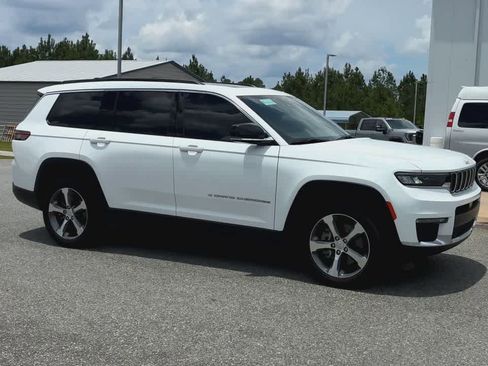 Used 2024 Jeep Grand Cherokee L Limited RWD image 2