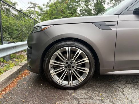 Used 2026 Land Rover Range Rover Sport Dynamic SE AWD/4WD image 9
