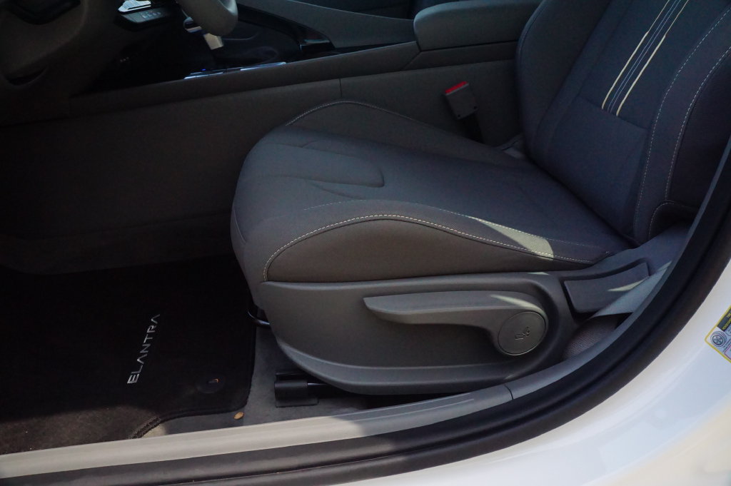 New 2026 Hyundai Elantra Hybrid FWD image 17