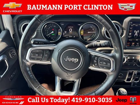 Used 2021 Jeep Wrangler Unlimited Sahara w/ Dual Top Group AWD/4WD image 16