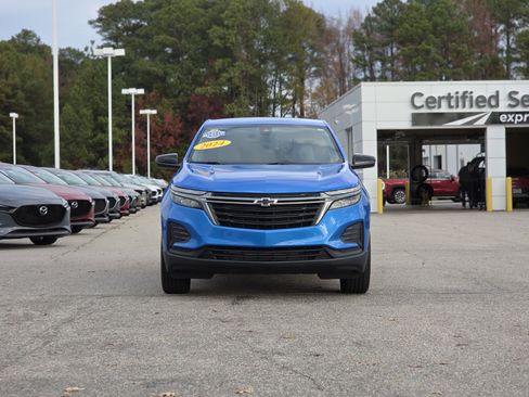 Used 2024 Chevrolet Equinox LS w/ LS Convenience Package image 2