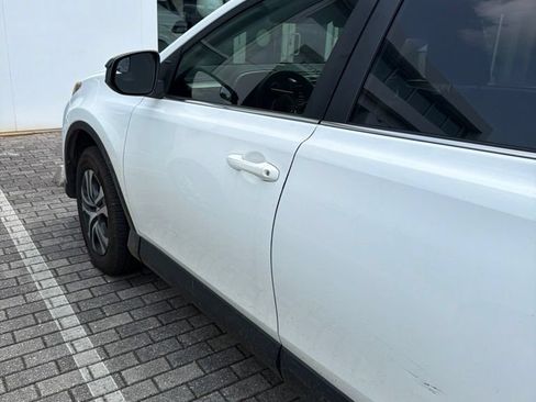 Used 2018 Toyota RAV4 LE FWD image 18
