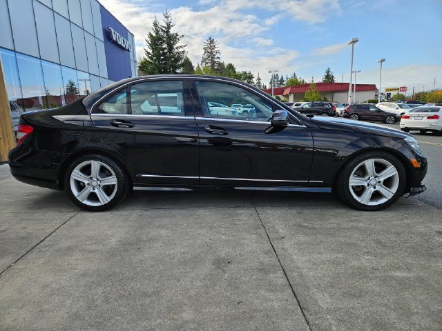 Used 2011 Mercedes-Benz C 300 4MATIC Sedan image 4