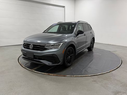 Used 2022 Volkswagen Tiguan SE R-Line image 20