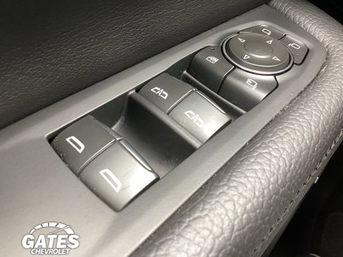Used 2025 GMC Yukon XL Denali AWD/4WD image 24
