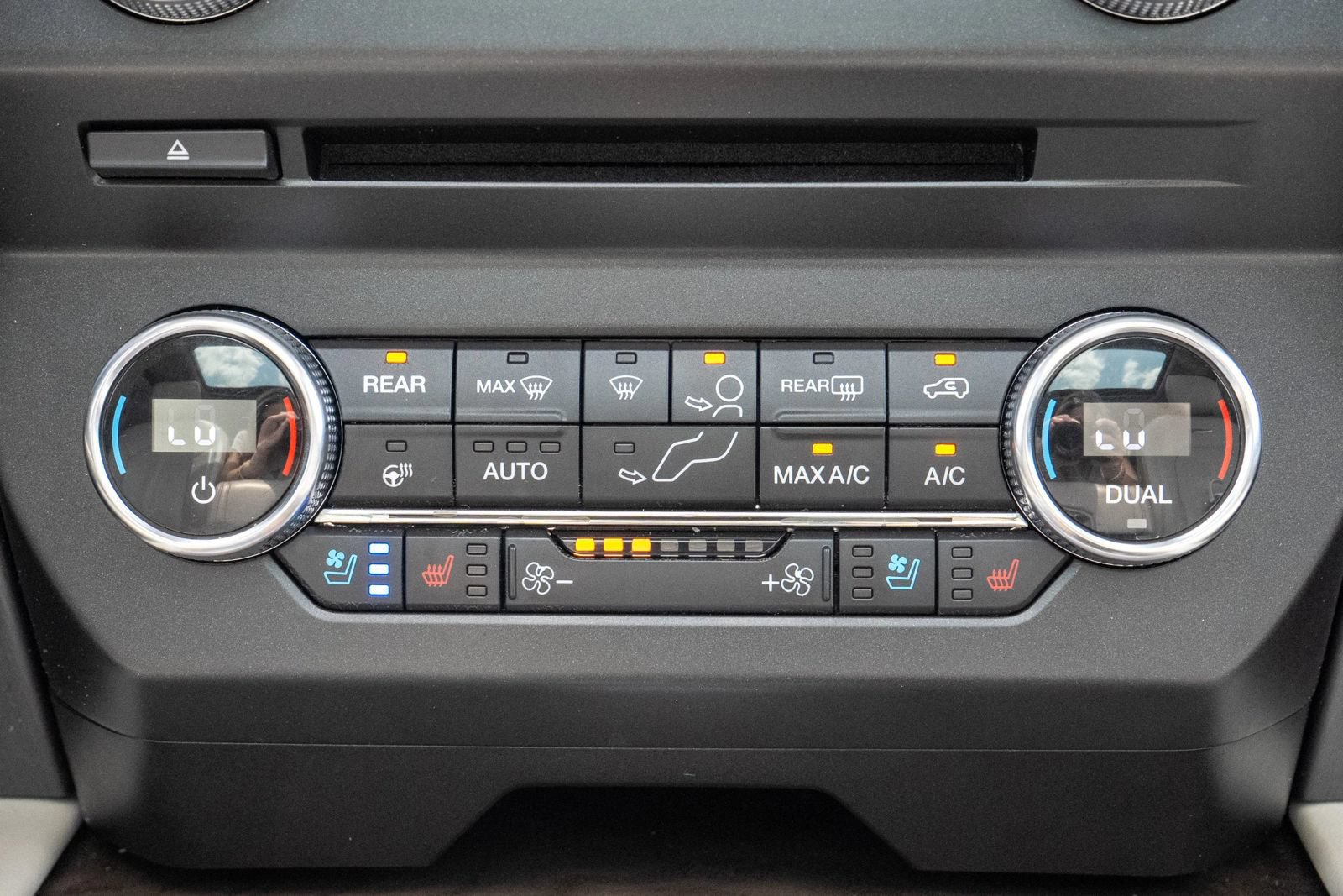 Used 2018 Ford Expedition Max Platinum AWD/4WD image 7