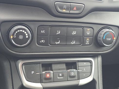 Used 2024 GMC Terrain SLE image 17