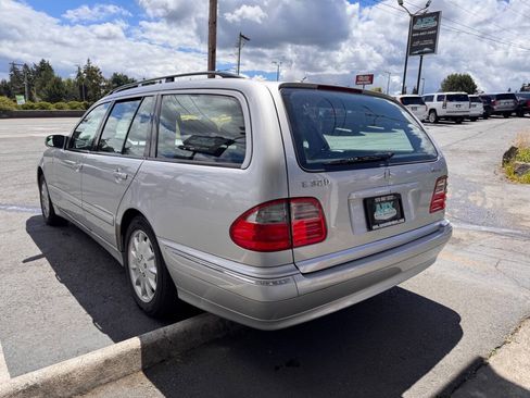 Used 2000 Mercedes-Benz E 320 4MATIC Wagon image 3