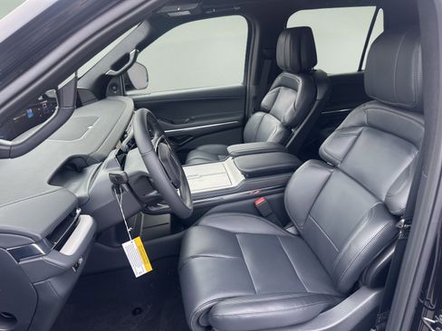 New 2026 Lincoln Navigator Reserve w/ Jet Appearance Package AWD/4WD image 9