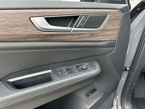 Used 2025 Volkswagen Atlas SEL image 16