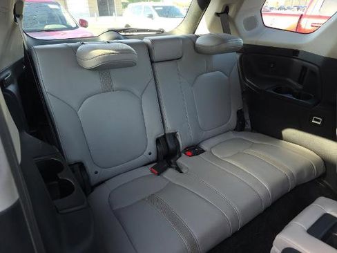 Used 2024 Honda Pilot Touring image 9