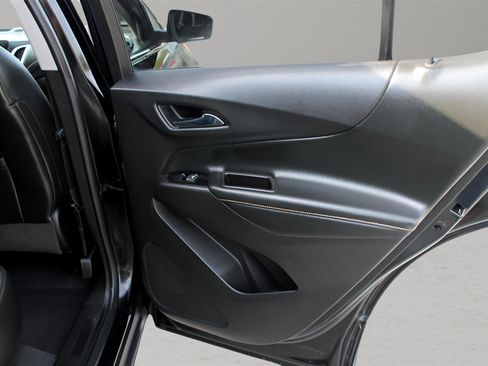 Used 2022 Chevrolet Equinox Premier image 33