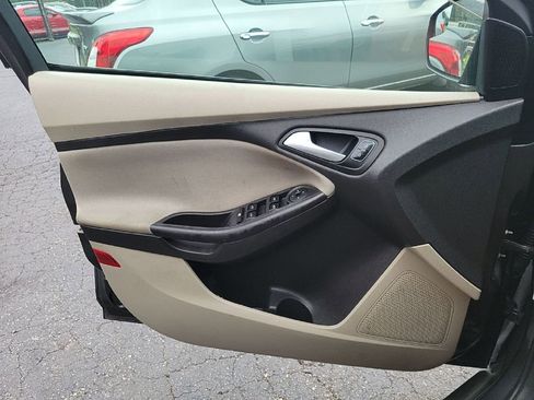 Used 2017 Ford Focus SE image 12