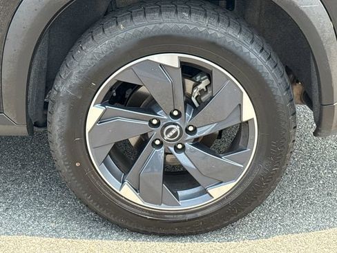 Used 2025 Nissan Rogue SV FWD image 20