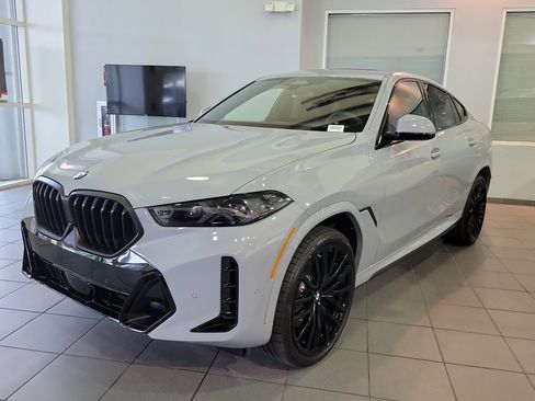New 2026 BMW X6 xDrive40i w/ Climate Comfort Package image 2