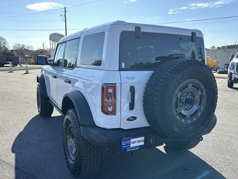 Used 2025 Ford Bronco Badlands image 8