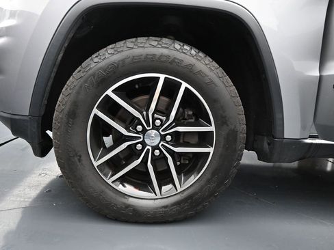Used 2018 Jeep Grand Cherokee Trailhawk w/ Trailhawk Luxury Group AWD/4WD image 31