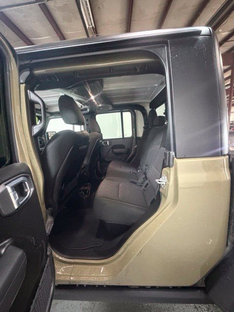 Used 2026 Jeep Gladiator Mojave AWD/4WD image 22