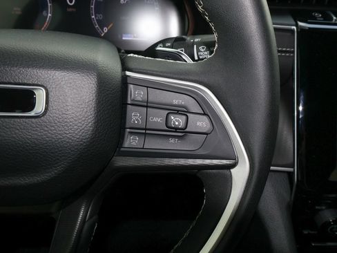 Used 2024 Jeep Grand Cherokee Altitude AWD/4WD image 27