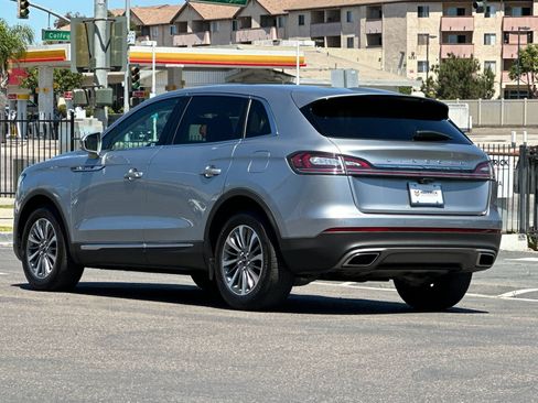Used 2021 Lincoln Nautilus FWD w/ Equipment Group 101A image 3
