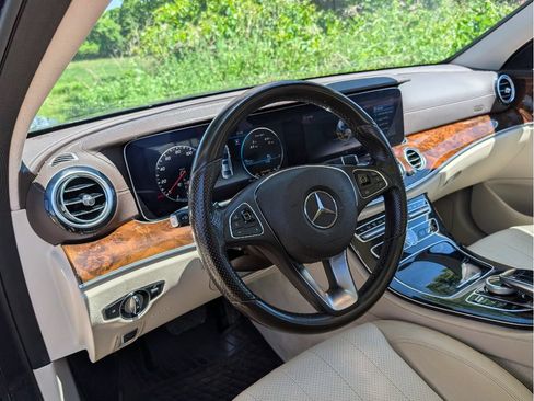 Used 2018 Mercedes-Benz E 300 4MATIC w/ Premium 2 Package image 21