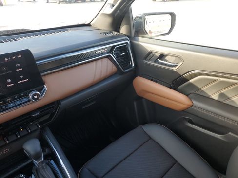 Used 2025 GMC Canyon AT4 w/ Technology Plus Package image 11