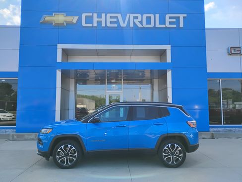 Used 2023 Jeep Compass Limited AWD/4WD image 11