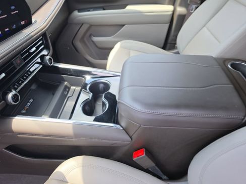 Used 2026 Chevrolet Tahoe Z71 w/ Comfort Package AWD/4WD image 19