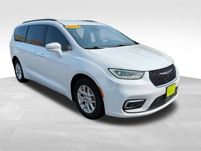 Used 2022 Chrysler Pacifica Touring-L w/ Uconnect Theater Family Group